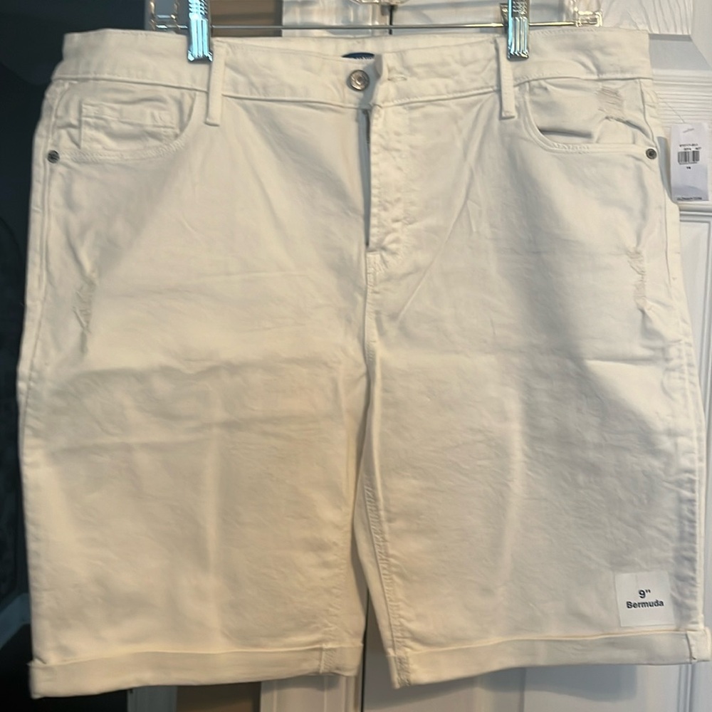 Size 14 Old Navy white jean shorts